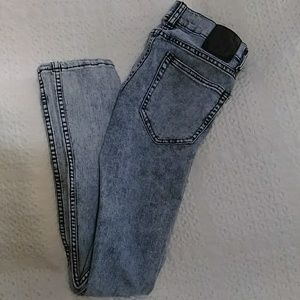 Men's skinny jeans.